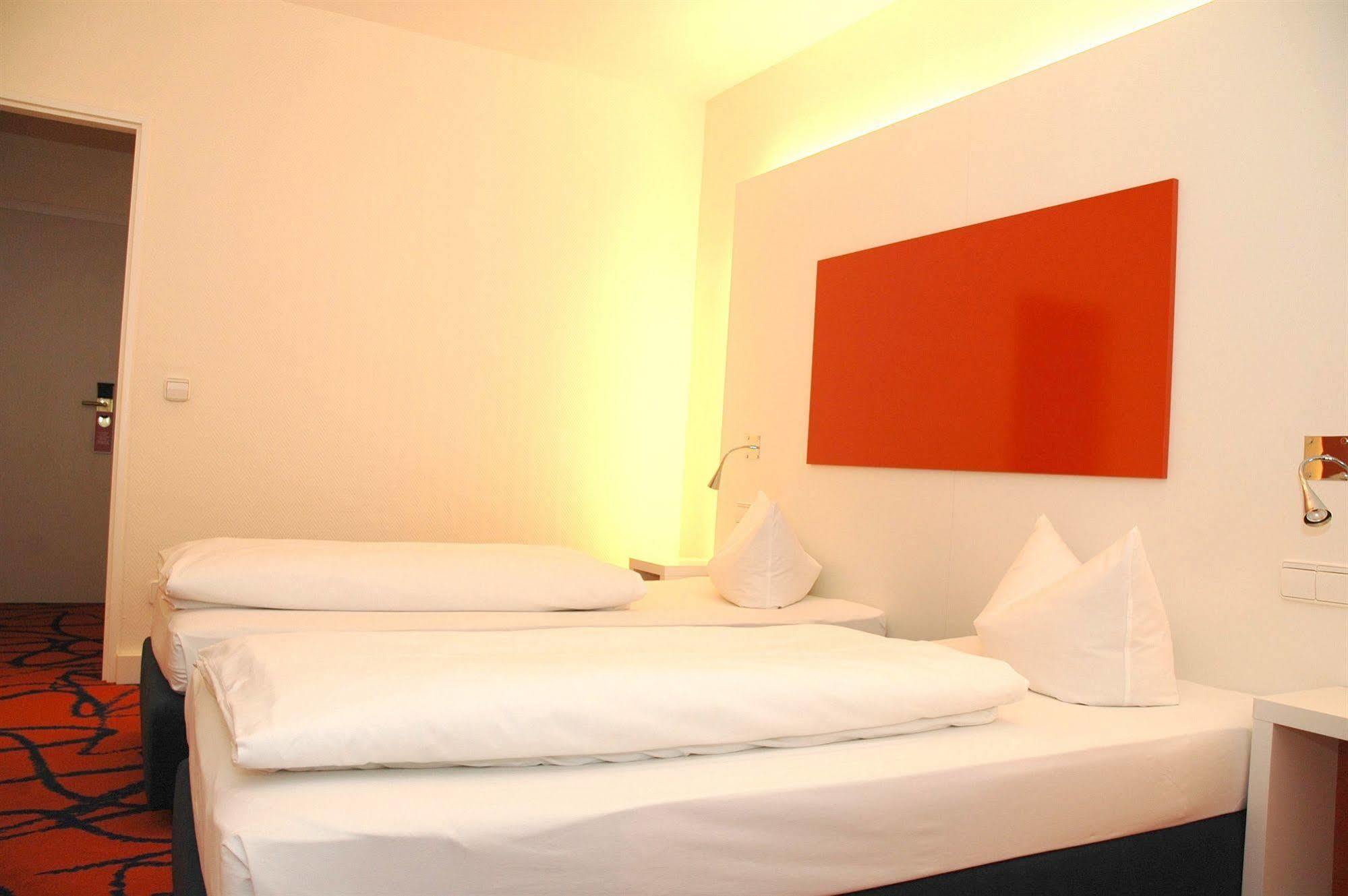 Отель Ibis Styles Frankfurt City Франкфурт-на-Майне Экстерьер фото